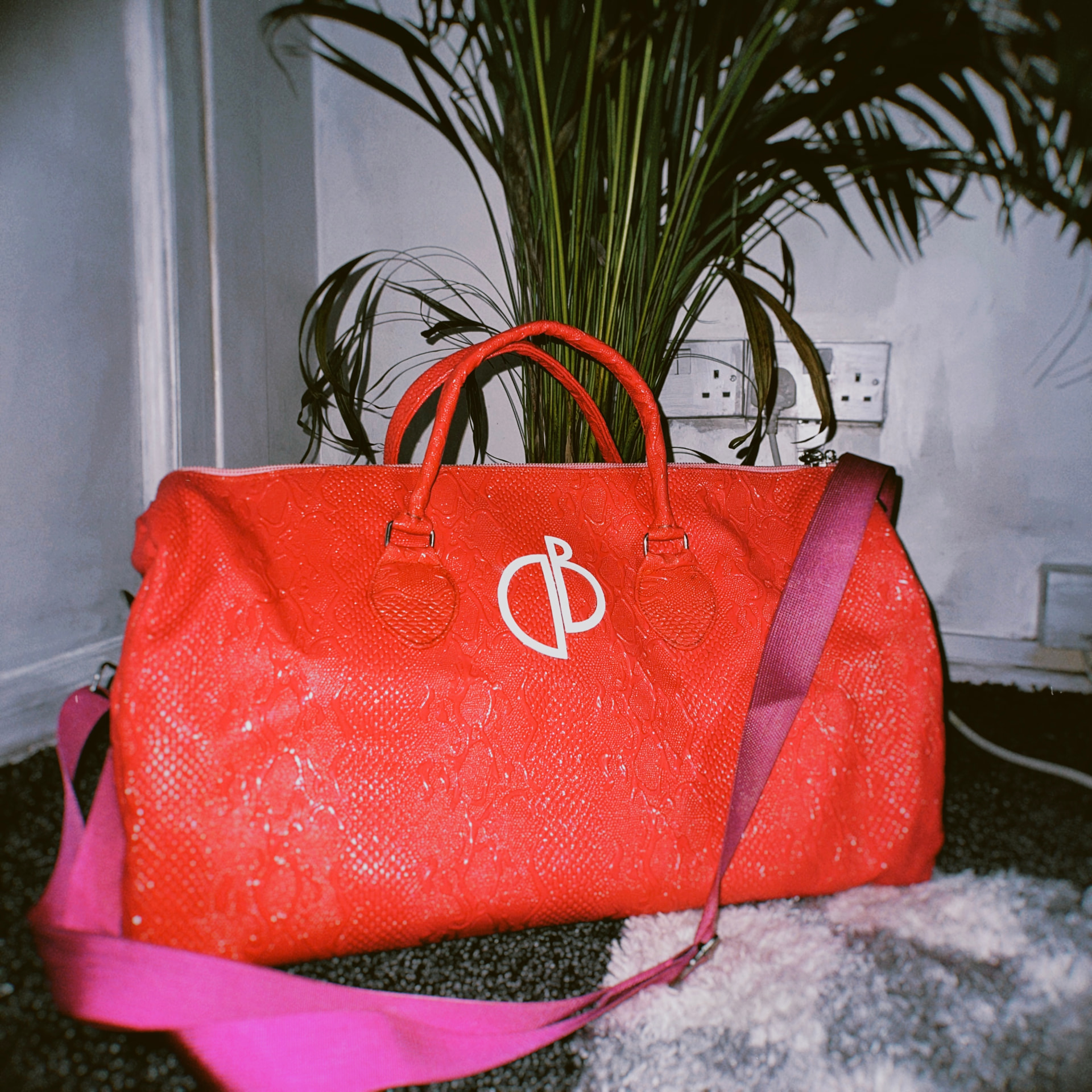 Serpent Weekender Duffle — Rouge