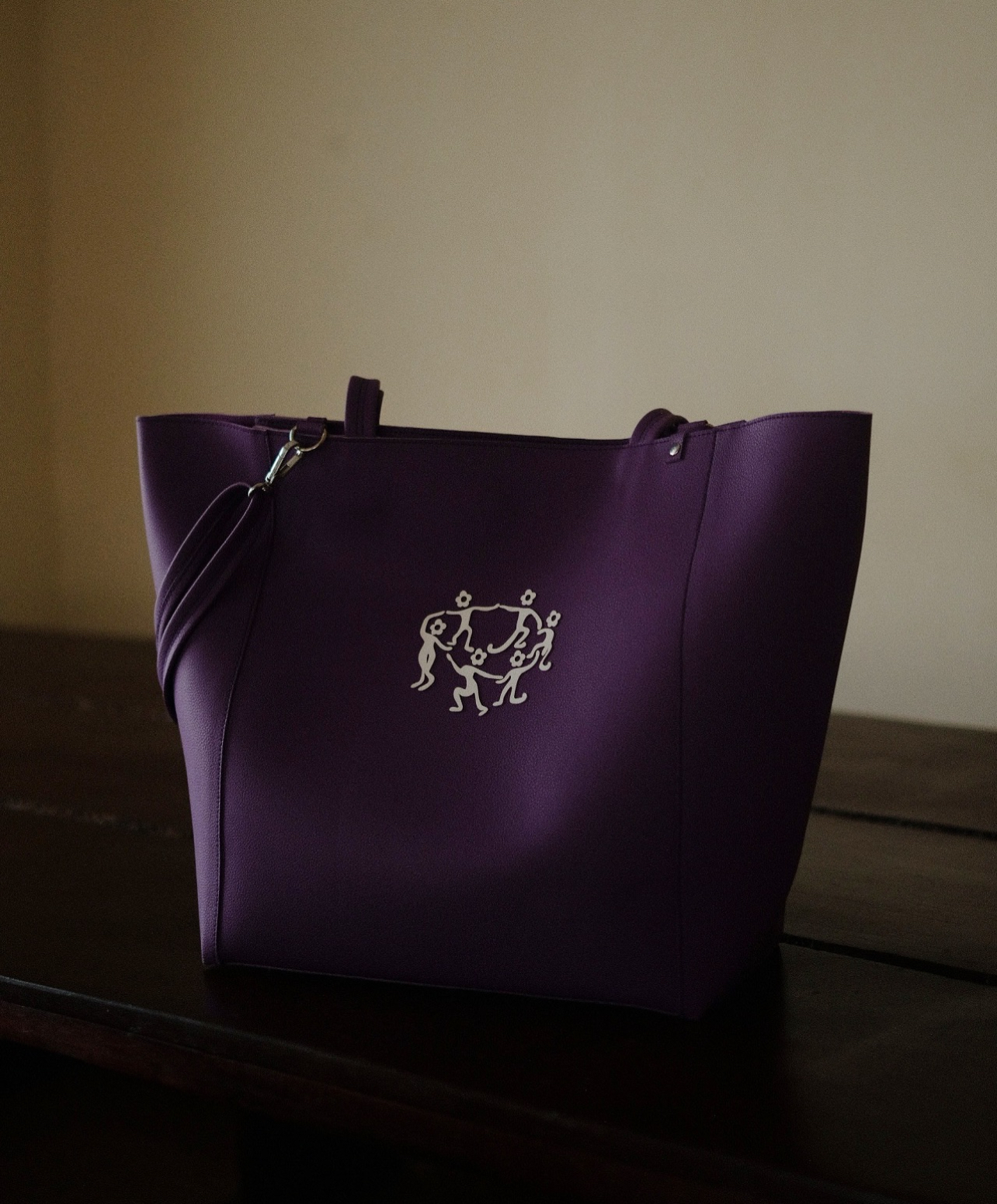 Ìjó Tote — Aubergine